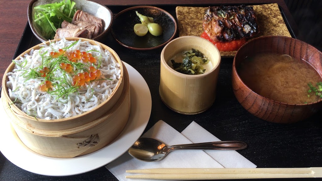 和歌山駅前のランチで魚が食べたくなったら駅から近くの サカナノババ がオシャレで女子にオススメ しらす飯定食 を詳しくお伝えします A1理論はミニマリスト